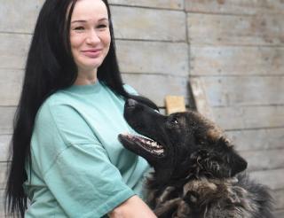 A pregnant Orenburg woman saved a stray dog from distemper
