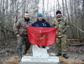 Search engines found the remains of a dog orderly in the forest and erected a monument to the shaggy fighter